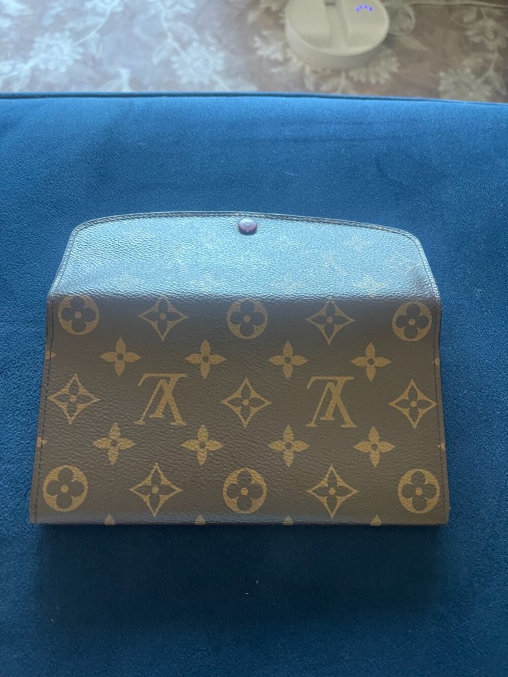 LV Wallet with Raspberry Button and Zipper Tag - Picture 5 of 6